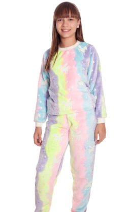 pijama-peluciado-menina-com-estampas-variadas-que-brilham-no